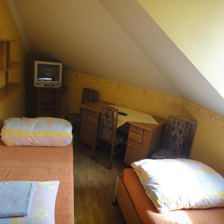 Hotel Zajazd Adampol Strumien Habitación foto